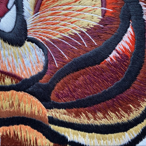 Gucci Tiger Embellished Viscose & Lace Skirt - Picture 9 of 10